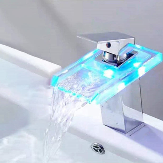 Widely Used Single-handle 1-hole Bathroom Lavatory Faucet with LED Lighting