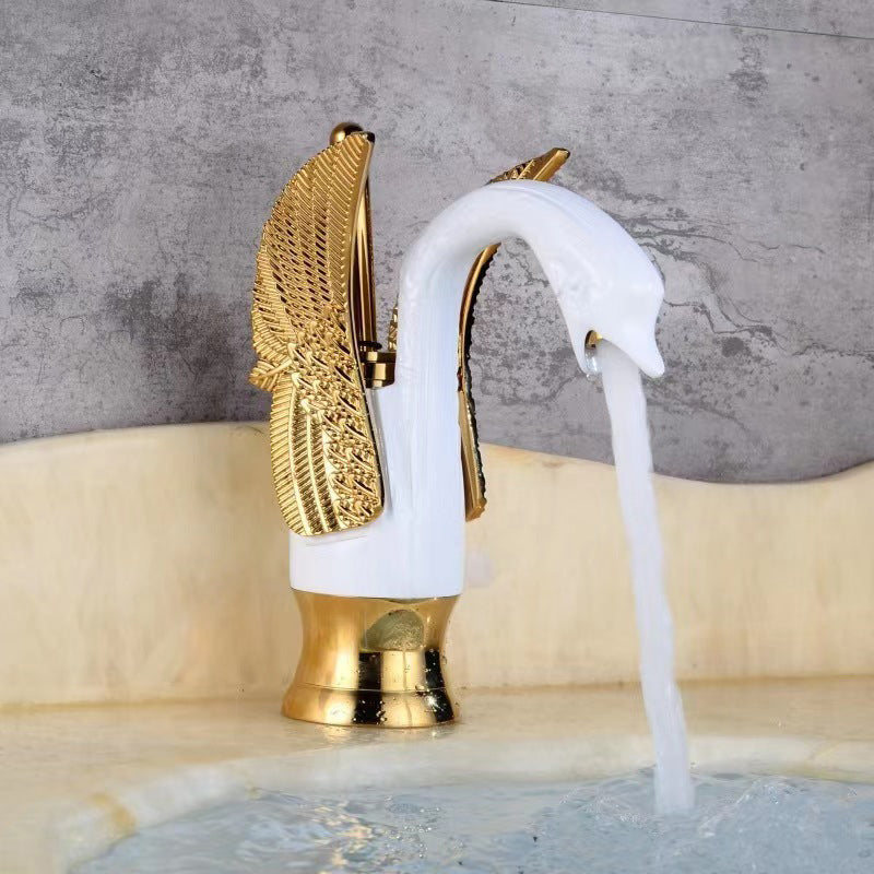 Solid brass bathroom basin faucet, hot and cold single lever