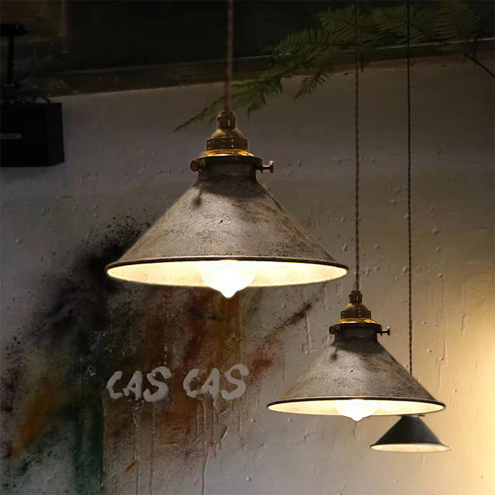 Retro Industrial Metal Fanale Pendant Light | Kalsten