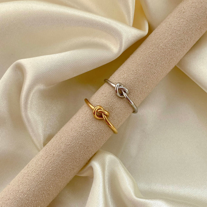 Kalsten | Dainty Heart Knot Bond Ring