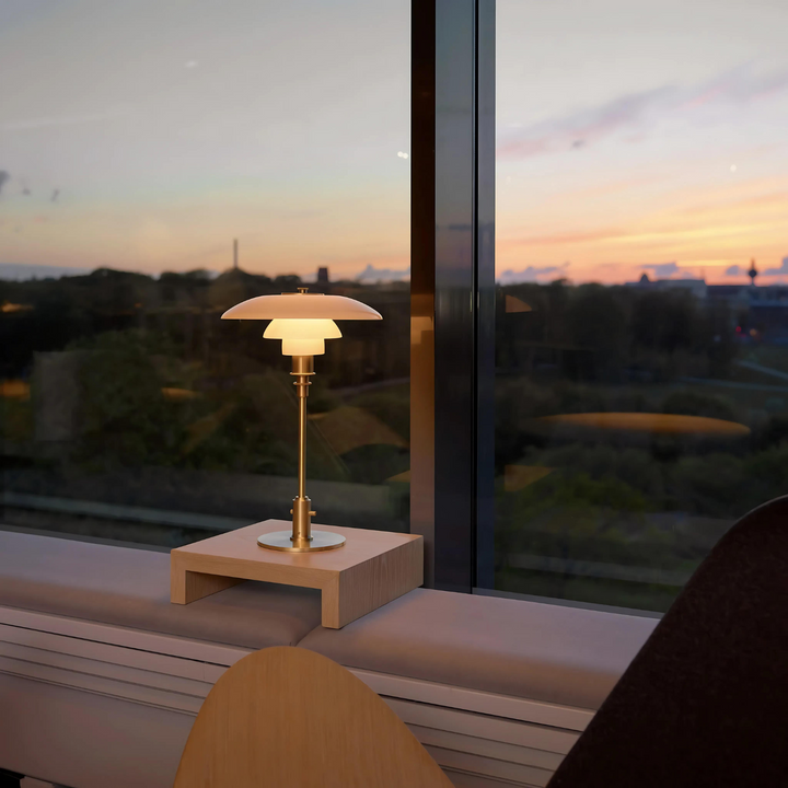 Lumière Serein - Elegant Metal Table Lamp Kalsten