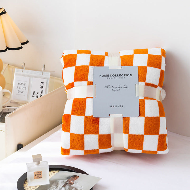 Kalsten | Stylish blanket in checkered pattern for your home