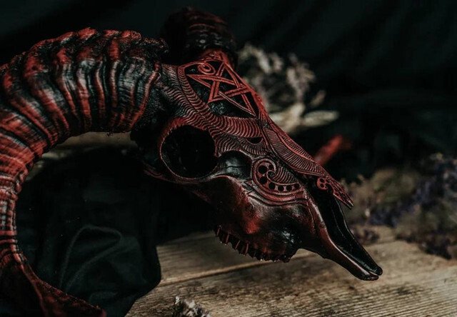 Kalsten | Carved Ram Skull