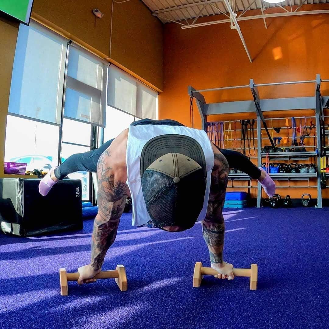 Push-Up Bars for Calisthenics Training