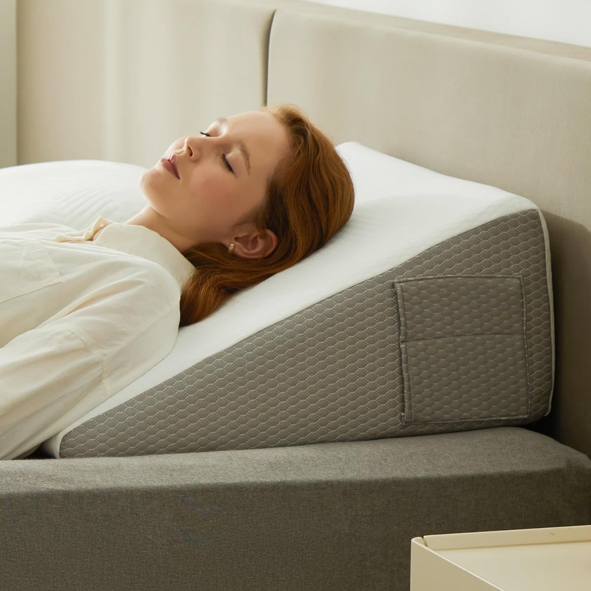 Skanto | Deluxe Squat Support Pillow | Cooling Gel Memory Foam, Removable Cover & Ideal for Back Pain and Acid Reflux