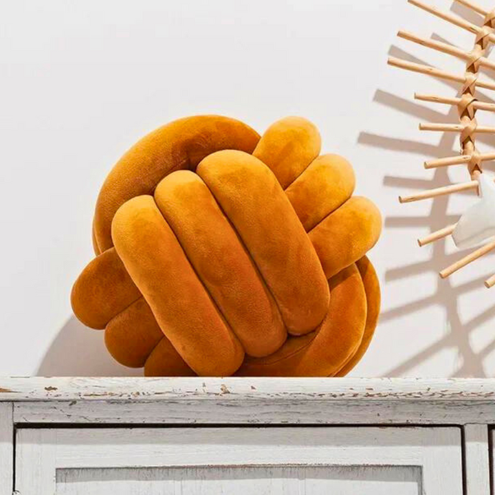 Kalsten | Scandinavian Knot Cushion made of Velvet