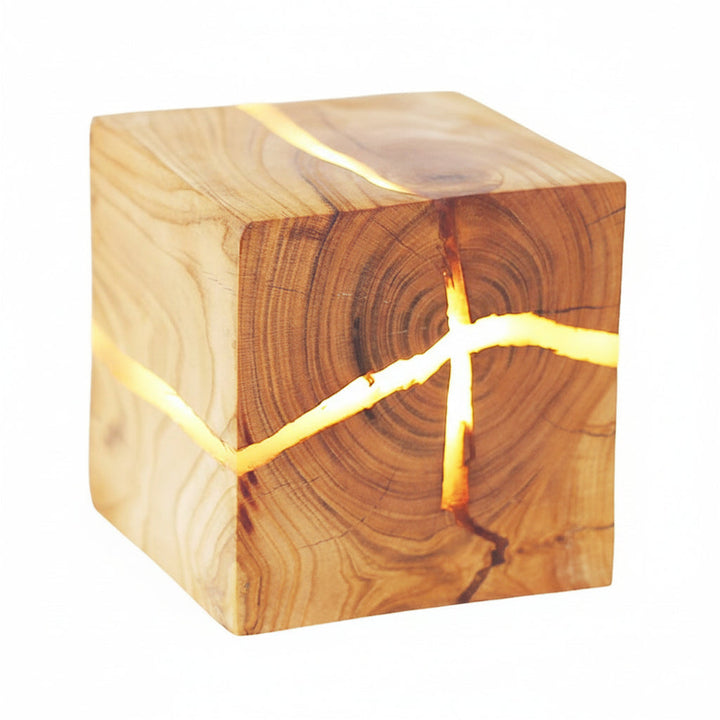 Wood Wall Sconce – Square Cracked Grain Resin LED (G4 Warm White & 8x8cm) | Kalsten