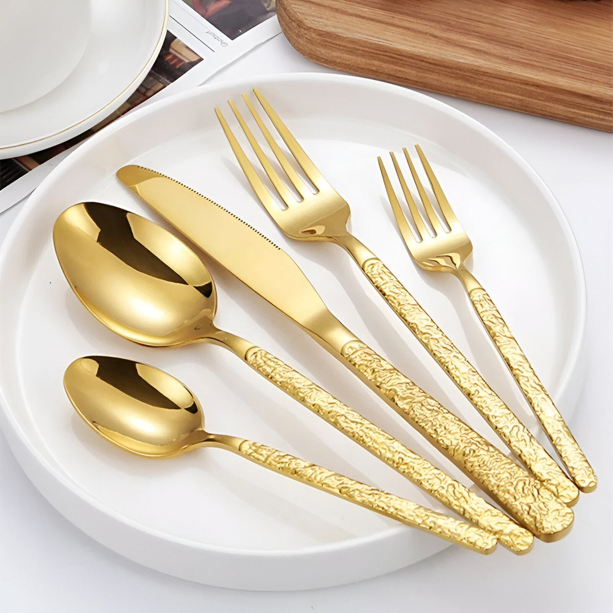 BowLift | 30-Piece Luxury Golden Cutlery Set
