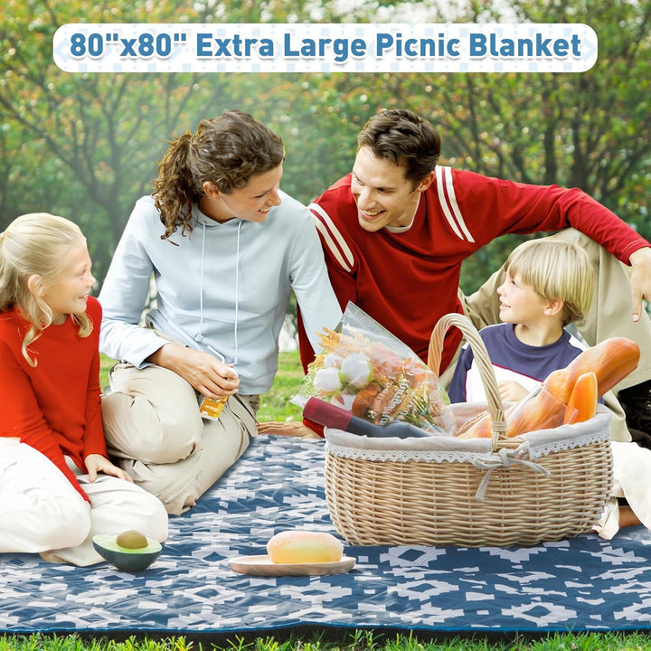 Kalsten | Extra Large Waterproof Picnic Blanket 200 × 200 cm with 3 Layers – MeadowRest