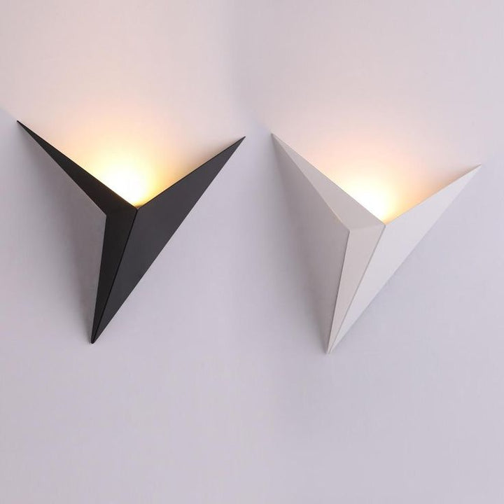 Kalsten | Trigon Wall Light