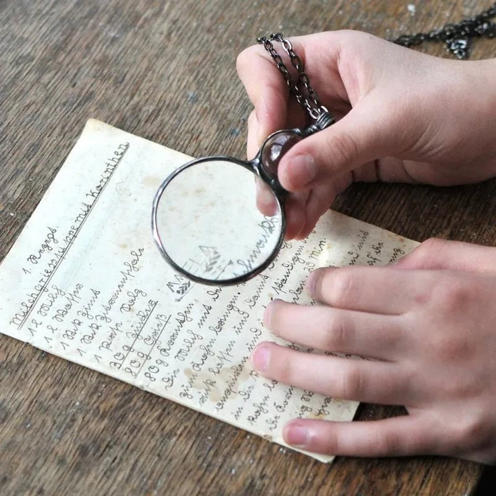Kalsten | Necklace with magnifying pendant