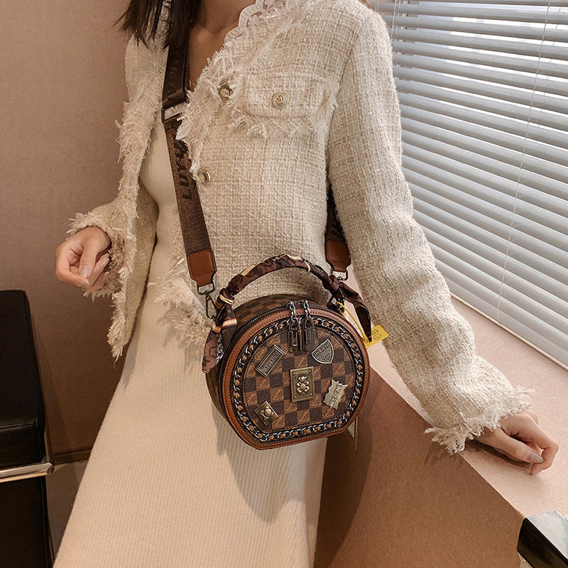 Fashionable Retro Bear Badge Shoulder Bag | Kalsten