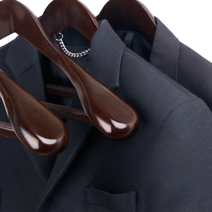 Kalsten | Oaklee Élite – Luxury Wood Hangers with Sophisticated Design