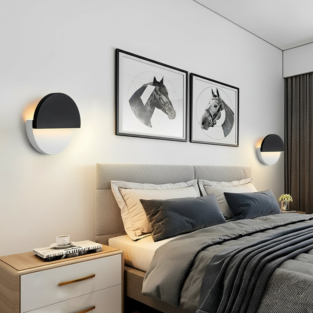 LED Wall Sconce – Circular 350° Rotatable Black Acrylic (Integrated LED & 23cm) | Kalsten
