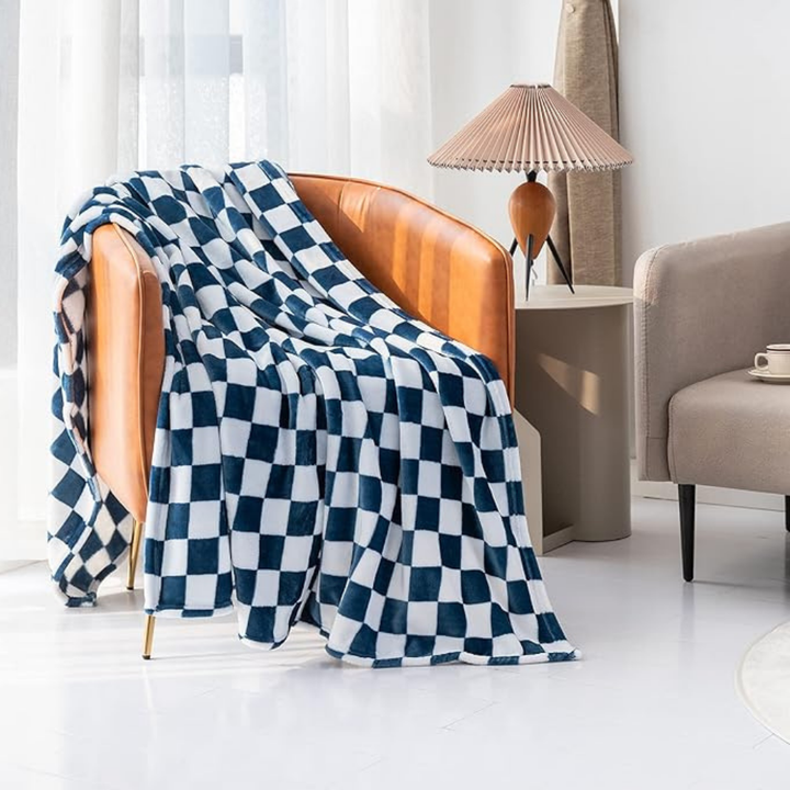 Kalsten | Stylish blanket in checkered pattern for your home