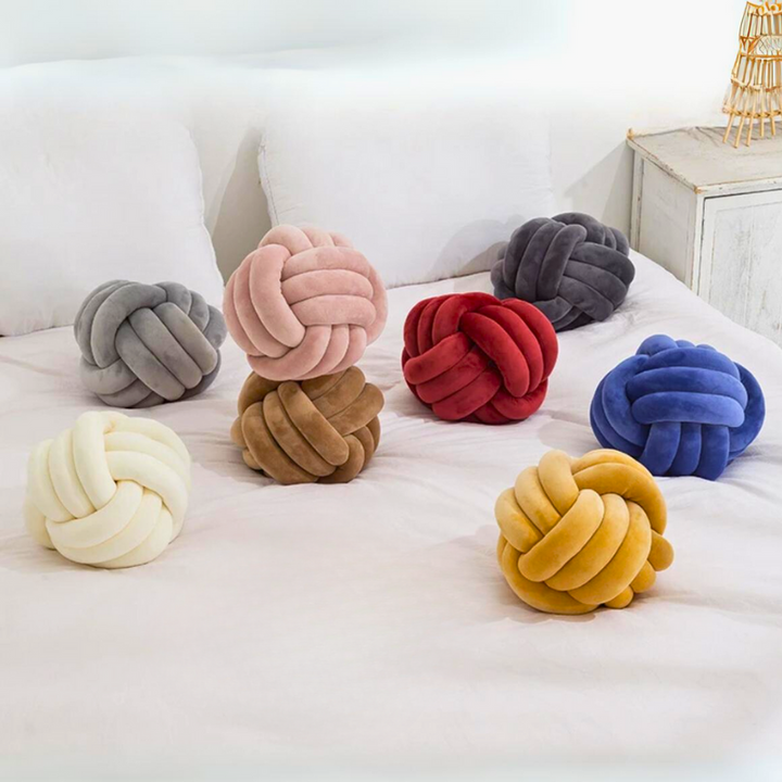 Kalsten | Scandinavian Knot Cushion made of Velvet