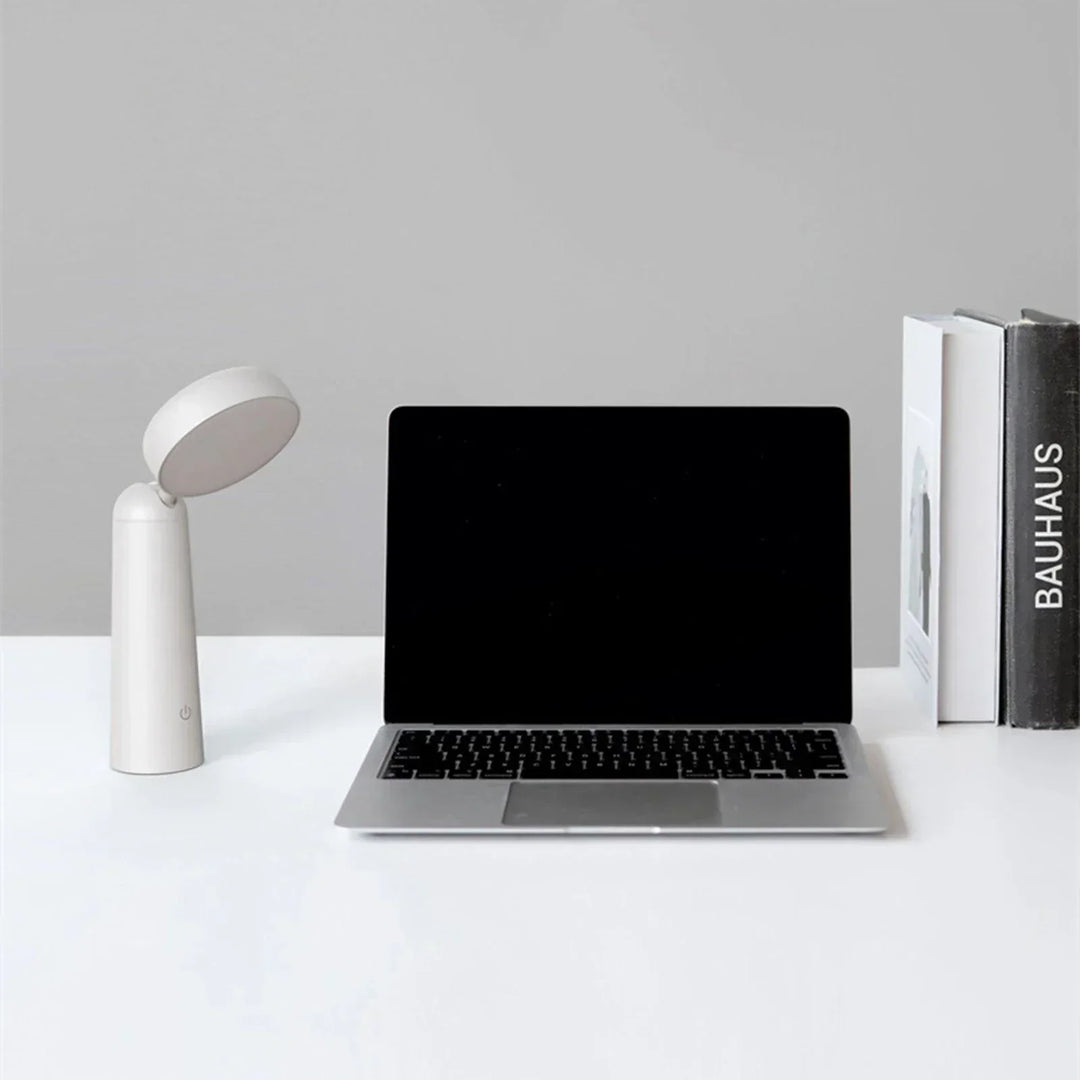 Modern Black Table Lamp with Golden Accents – Luxury LED Lighting Kalsten
