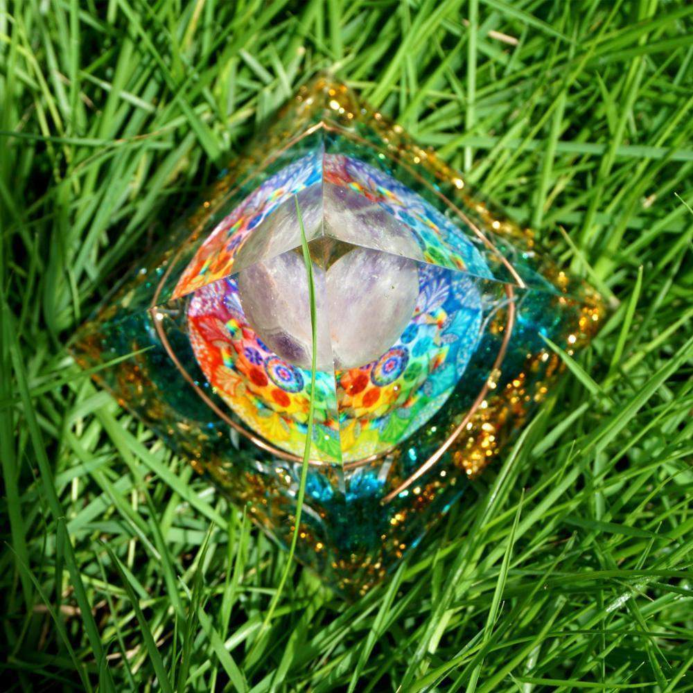 Kalsten | Amethyst crystal ball with blue quartz orgone pyramid