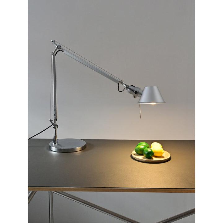 Brady Rocker Arm Table Lamp | Kalsten