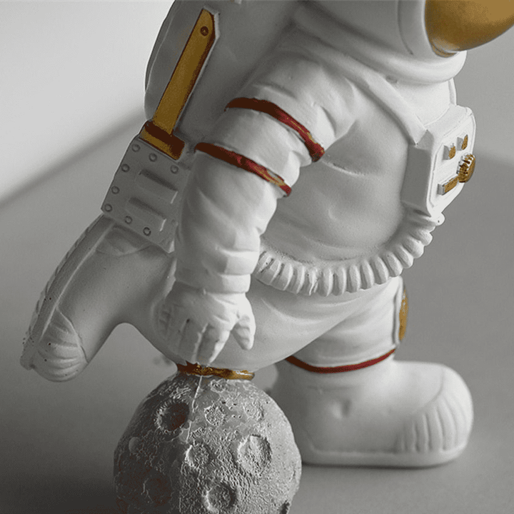 Astronaut Figurine | Kalsten