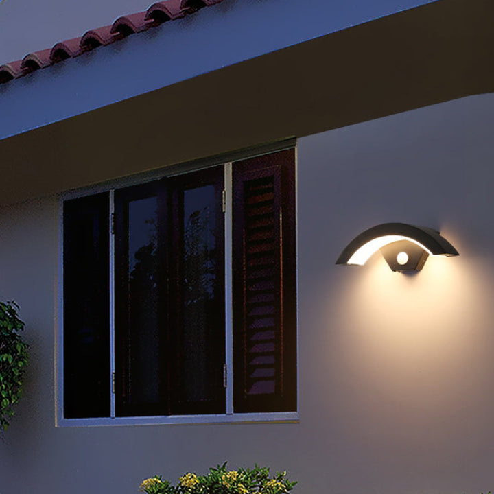 Modern Minimalist Curved Aluminum Acrylic LED Wall Sconce Lamp For Garden | Kalsten