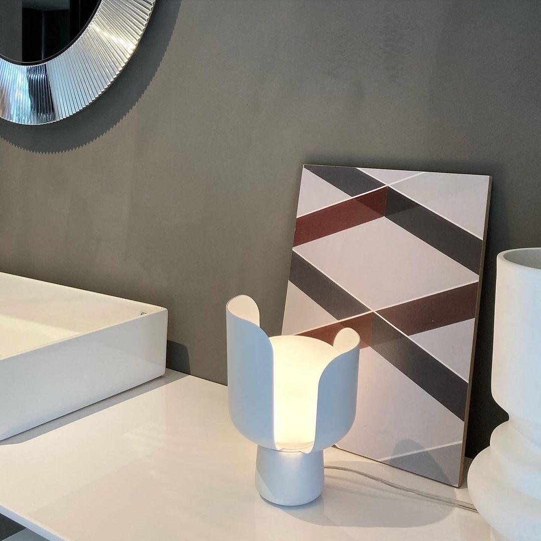 Petals Glass Accent lamp Table Lamp | Kalsten