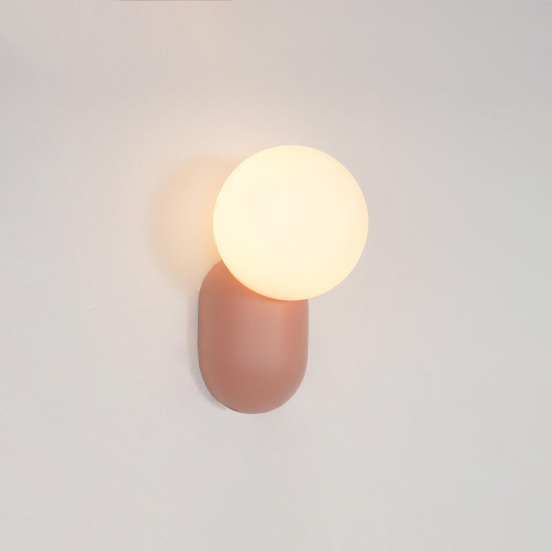 ChicGlow Resin Wall Lamp – Elegance and Energy Efficiency in One Kalsten