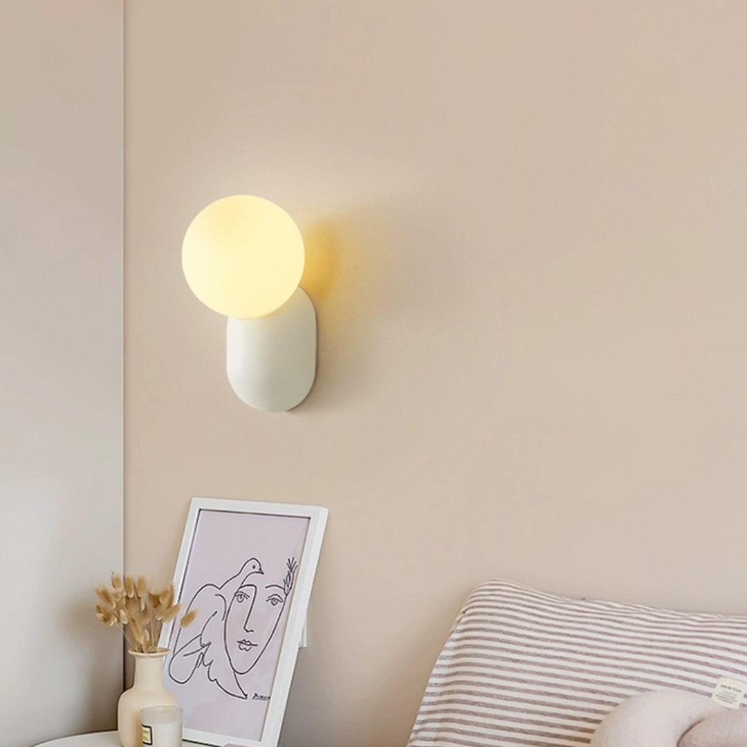 ChicGlow Resin Wall Lamp – Elegance and Energy Efficiency in One Kalsten