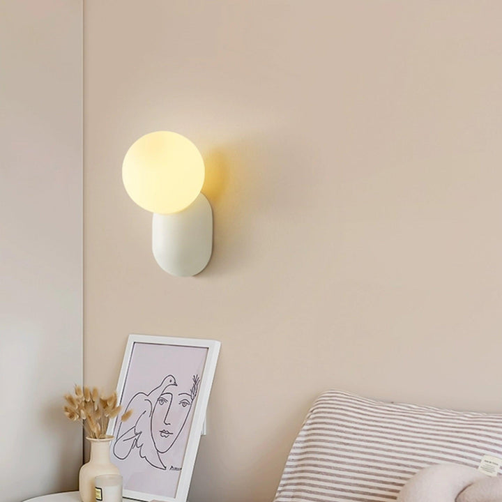 ChicGlow Resin Wall Lamp – Elegance and Energy Efficiency in One Kalsten