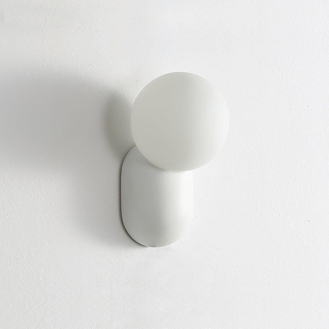 ChicGlow Resin Wall Lamp – Elegance and Energy Efficiency in One Kalsten
