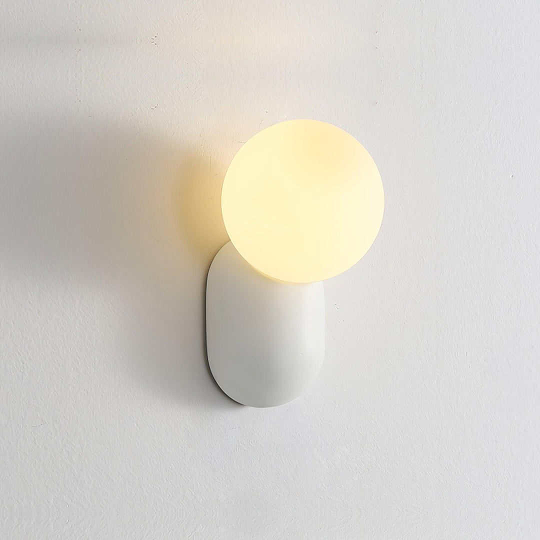 ChicGlow Resin Wall Lamp – Elegance and Energy Efficiency in One Kalsten