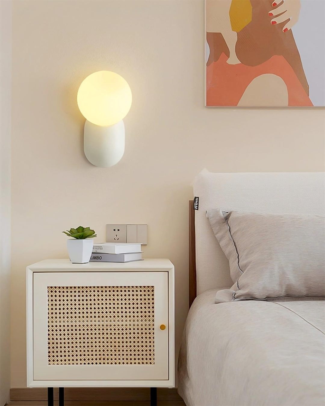 ChicGlow Resin Wall Lamp – Elegance and Energy Efficiency in One Kalsten