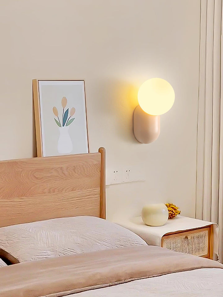 ChicGlow Resin Wall Lamp – Elegance and Energy Efficiency in One Kalsten