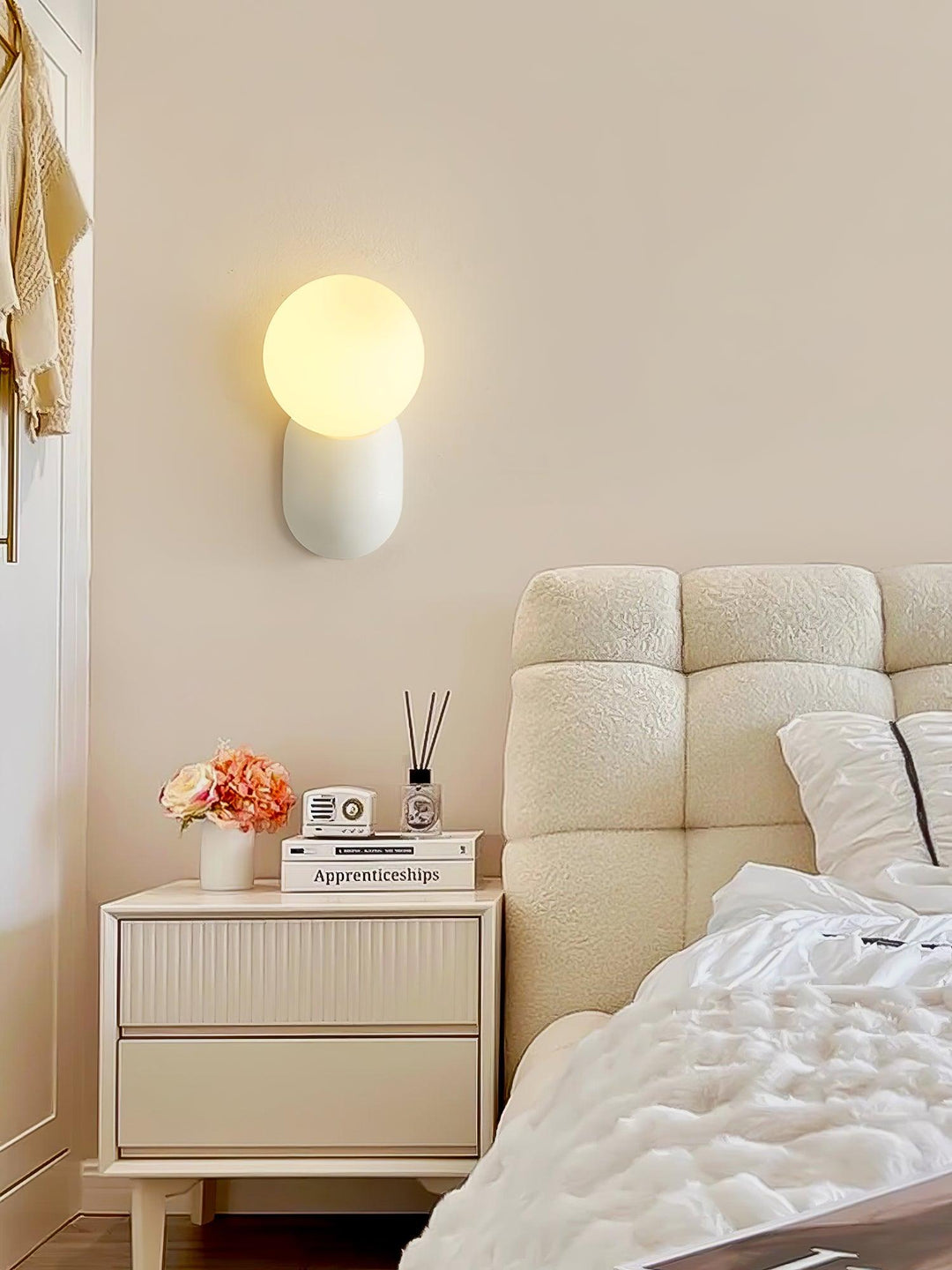ChicGlow Resin Wall Lamp – Elegance and Energy Efficiency in One Kalsten