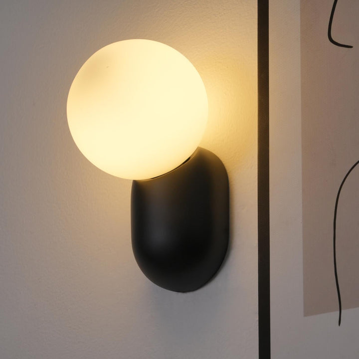 ChicGlow Resin Wall Lamp – Elegance and Energy Efficiency in One Kalsten