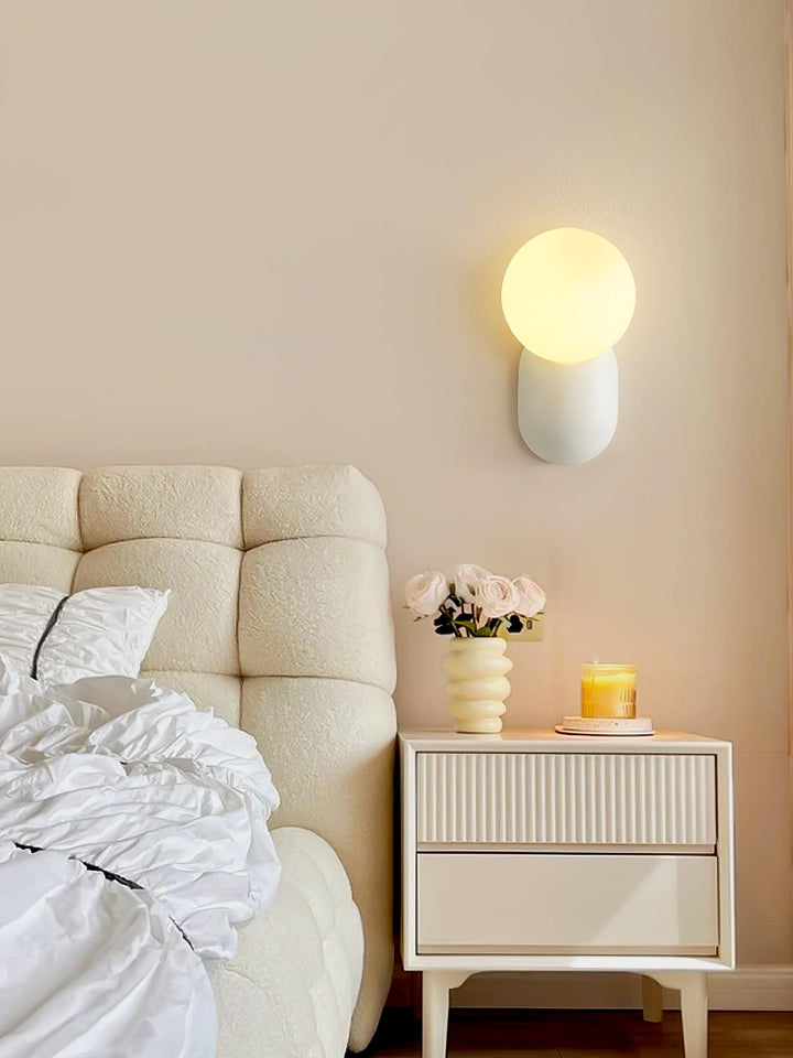ChicGlow Resin Wall Lamp – Elegance and Energy Efficiency in One Kalsten