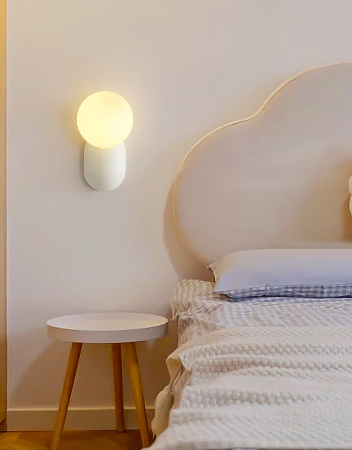 ChicGlow Resin Wall Lamp – Elegance and Energy Efficiency in One Kalsten