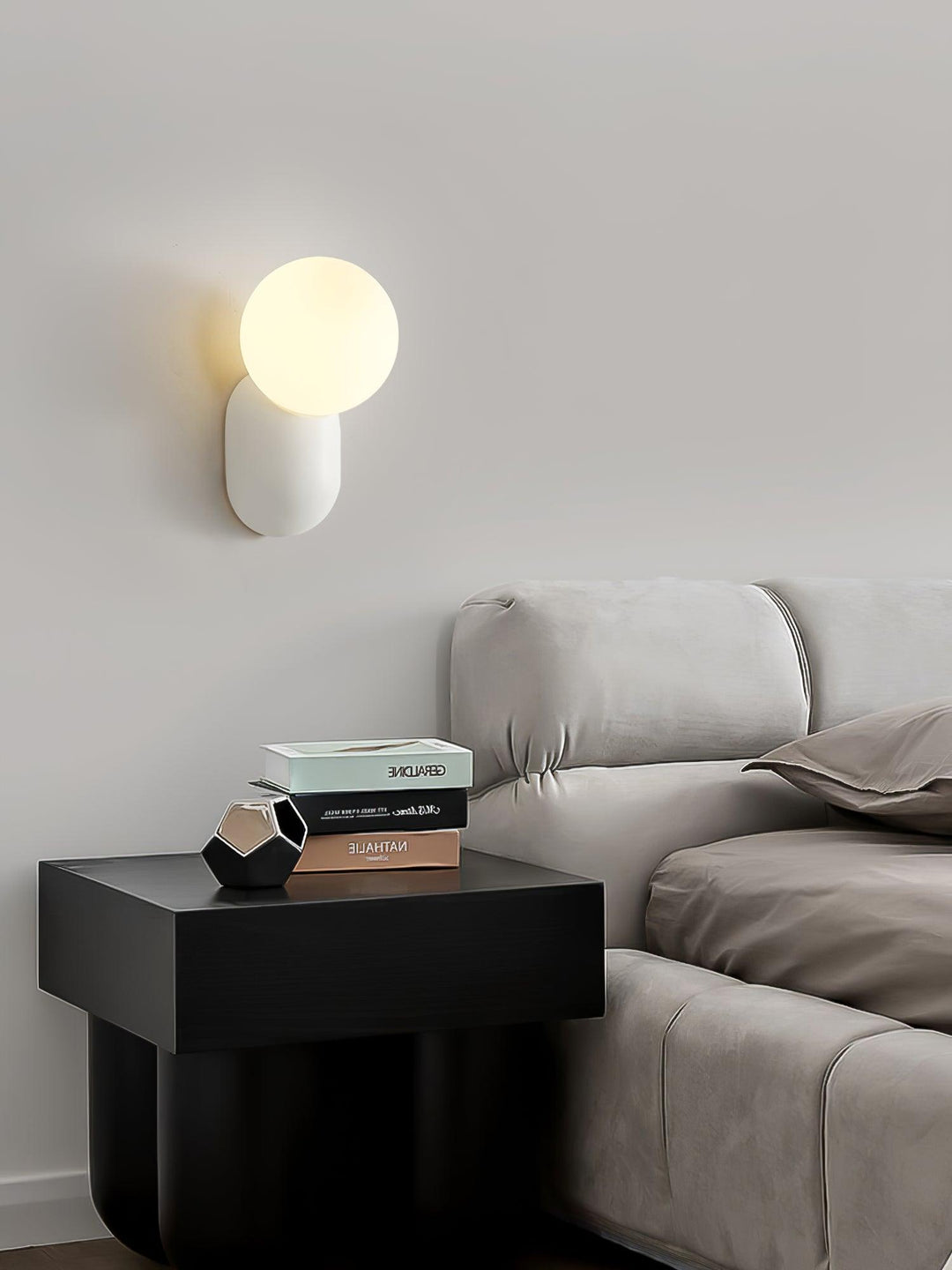 ChicGlow Resin Wall Lamp – Elegance and Energy Efficiency in One Kalsten