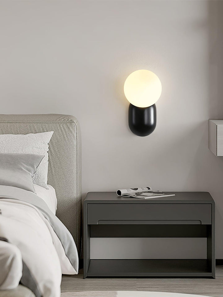 ChicGlow Resin Wall Lamp – Elegance and Energy Efficiency in One Kalsten