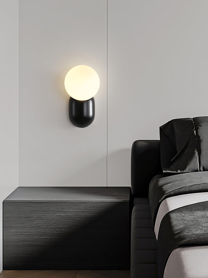 ChicGlow Resin Wall Lamp – Elegance and Energy Efficiency in One Kalsten
