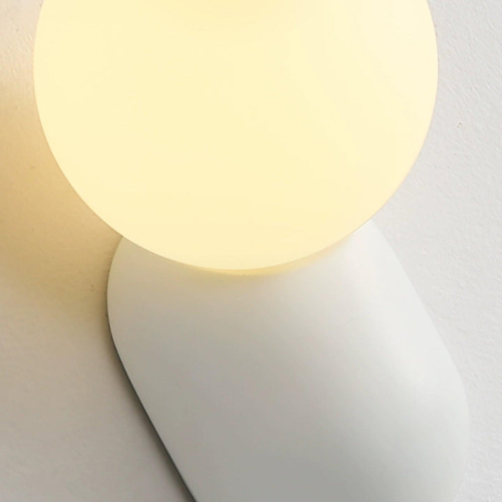 ChicGlow Resin Wall Lamp – Elegance and Energy Efficiency in One Kalsten