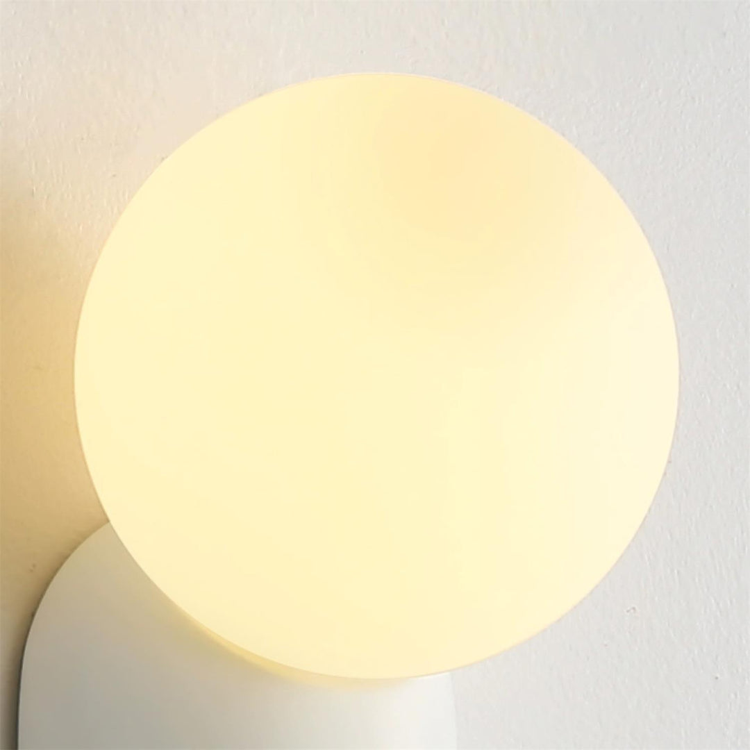 ChicGlow Resin Wall Lamp – Elegance and Energy Efficiency in One Kalsten