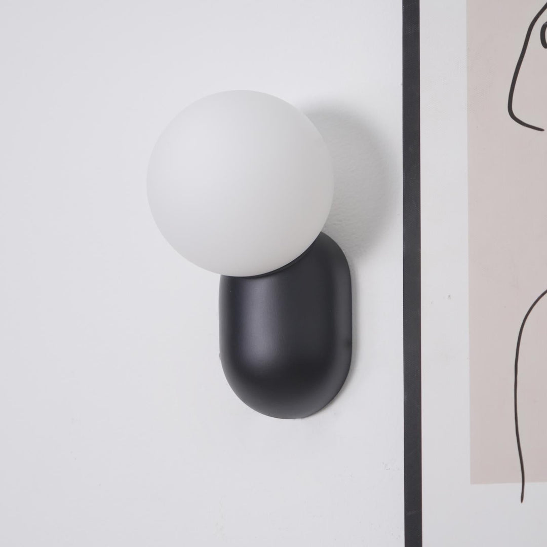 ChicGlow Resin Wall Lamp – Elegance and Energy Efficiency in One Kalsten