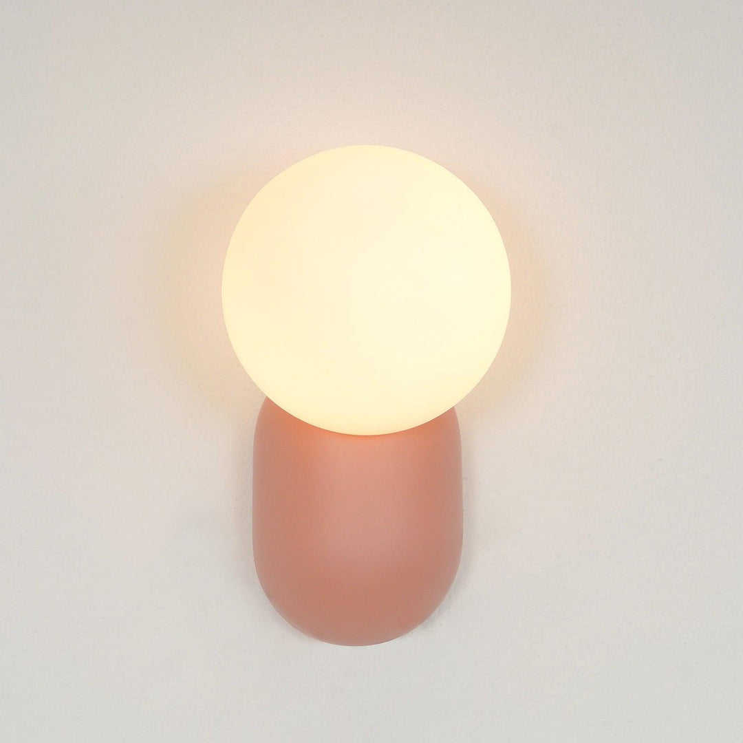 ChicGlow Resin Wall Lamp – Elegance and Energy Efficiency in One Kalsten