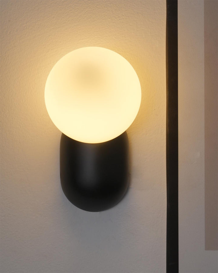 ChicGlow Resin Wall Lamp – Elegance and Energy Efficiency in One Kalsten