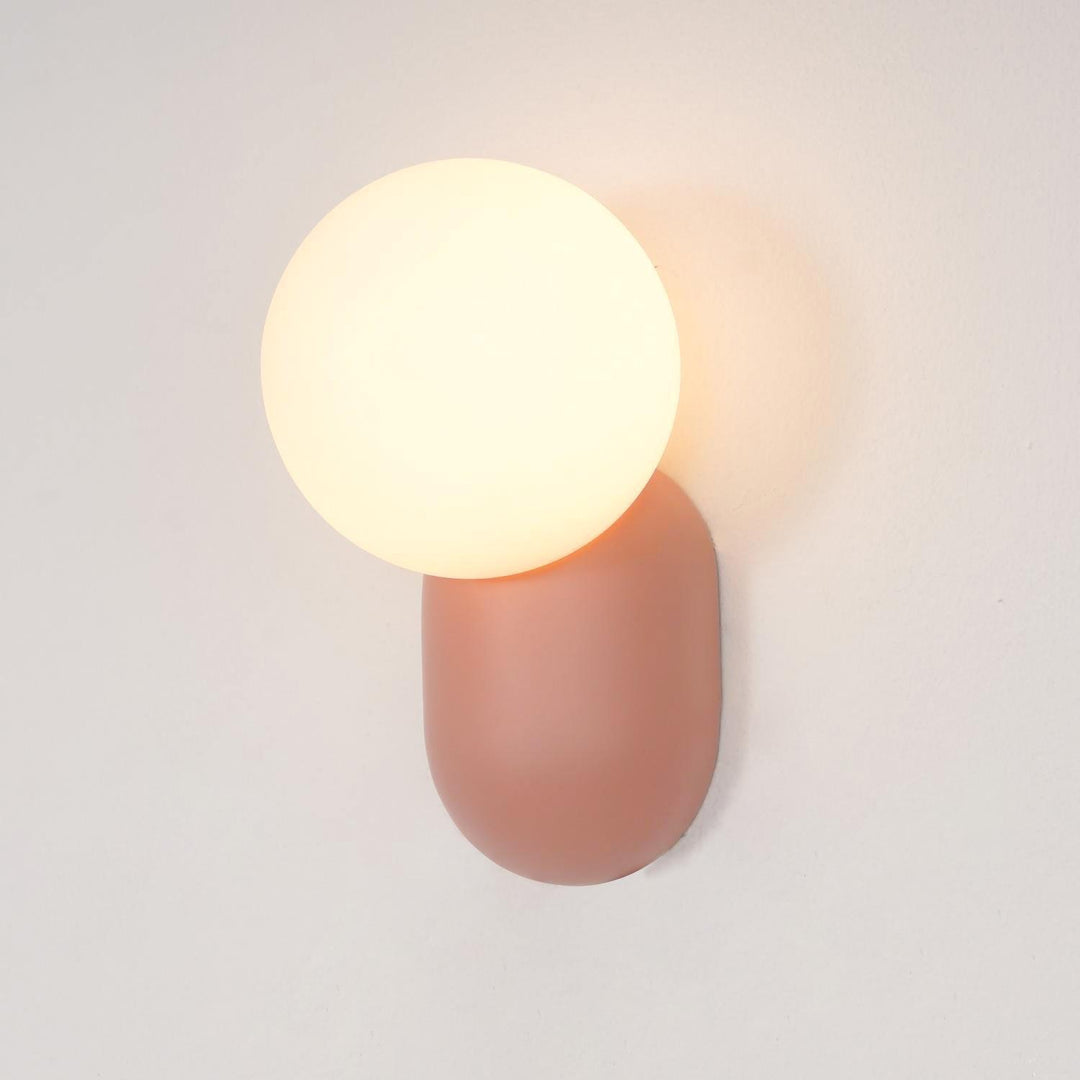 ChicGlow Resin Wall Lamp – Elegance and Energy Efficiency in One Kalsten
