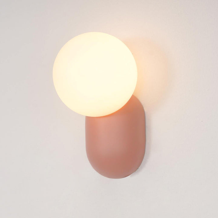 ChicGlow Resin Wall Lamp – Elegance and Energy Efficiency in One Kalsten