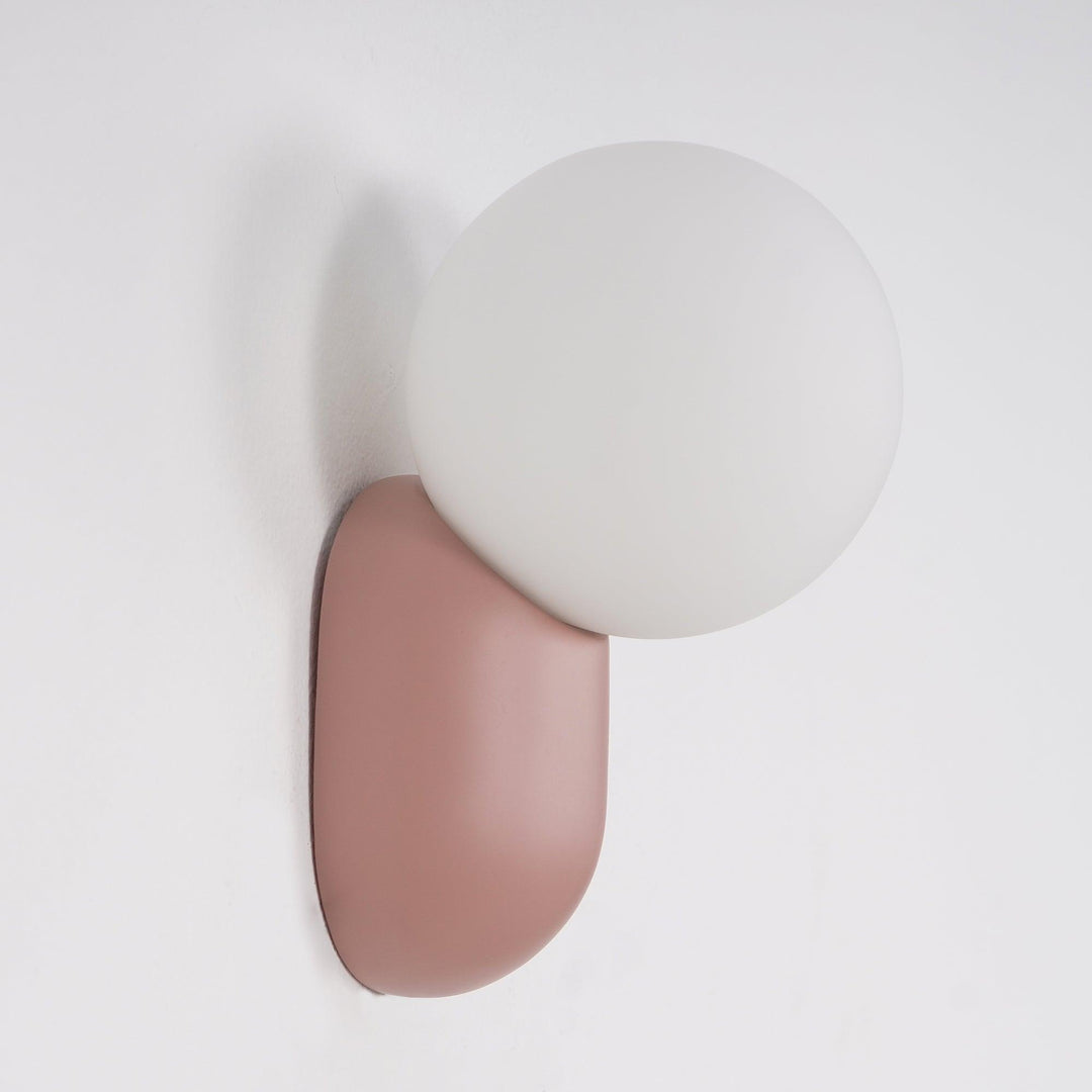 ChicGlow Resin Wall Lamp – Elegance and Energy Efficiency in One Kalsten