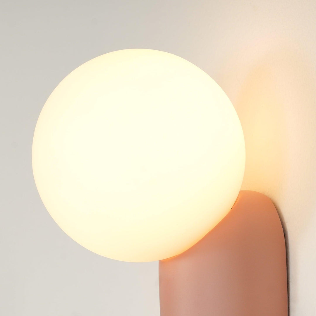 ChicGlow Resin Wall Lamp – Elegance and Energy Efficiency in One Kalsten