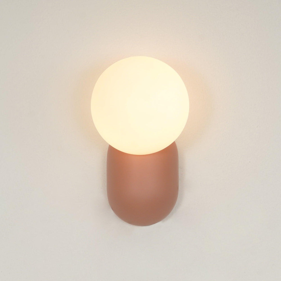 ChicGlow Resin Wall Lamp – Elegance and Energy Efficiency in One Kalsten
